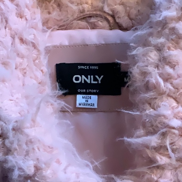 Only fuzzy teddy jacket in size M - Picture 2 of 9
